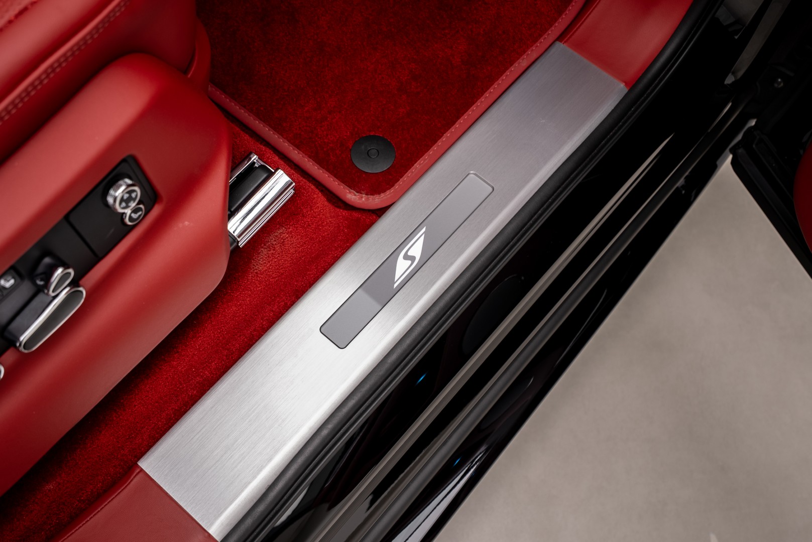 2023 BENTLEY BENTAYGA S | HIGH SPEC | DIAMOND QUILT LEATHER | REAR ENTERTAINMENT | CARBON INTERIORS